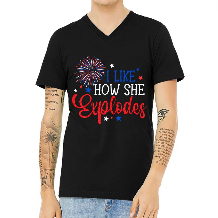 4th Of July I Like How She Explodes Fireworks Funny Couple V-Neck T-Shirt