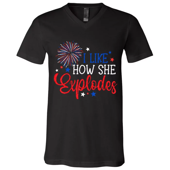 4th Of July I Like How She Explodes Fireworks Funny Couple V-Neck T-Shirt