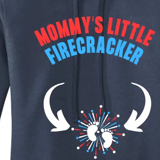 4th Of July Pregnancy Announcet Mommys Little Firecracker Gift Women's Pullover Hoodie