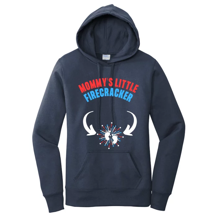 4th Of July Pregnancy Announcet Mommys Little Firecracker Gift Women's Pullover Hoodie