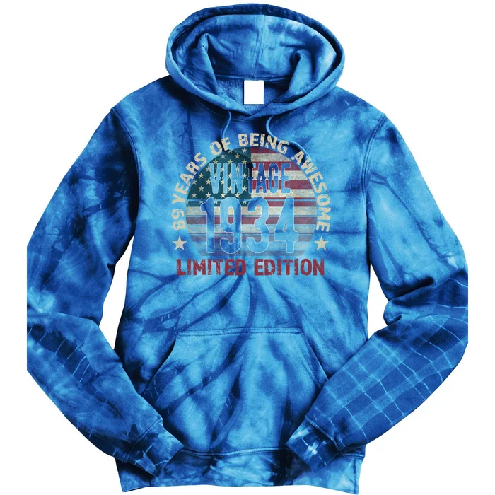 89th Birthday Gift Vintage 1934 89 Years Old Usa Flag Cool Gift Tie Dye Hoodie