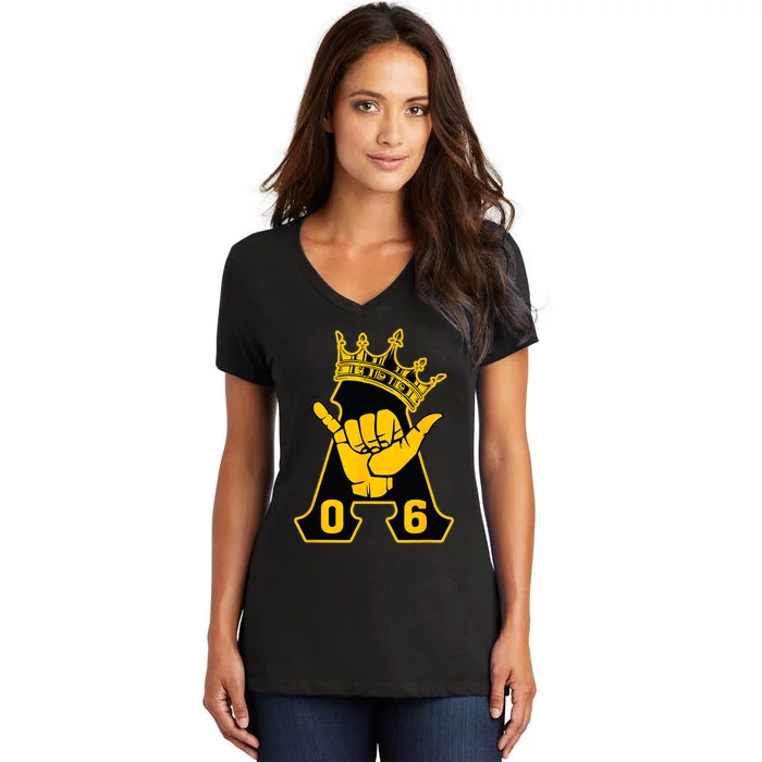 Alpha African 1906 Fraternity Hand Sign Crown Women's V-Neck T-Shirt