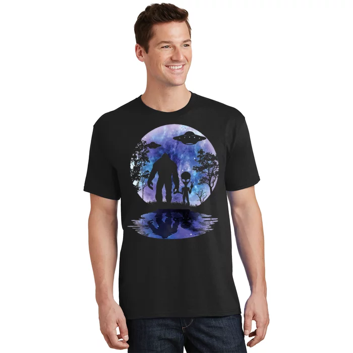 Alien Bigfoot Moon Sasquatch Ufo Extraterrestrial T-Shirt