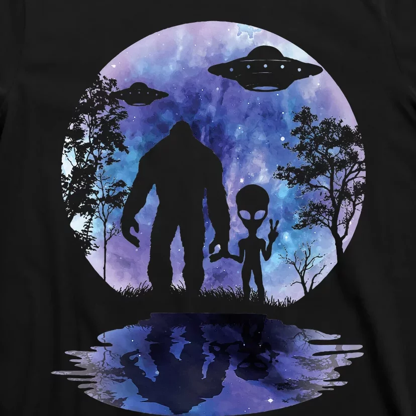 Alien Bigfoot Moon Sasquatch Ufo Extraterrestrial T-Shirt