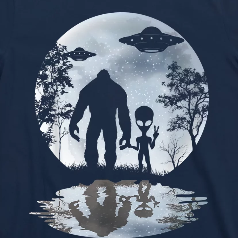 Alien Bigfoot Moon Sasquatch UFO Extraterrestrial Men Women T-Shirt