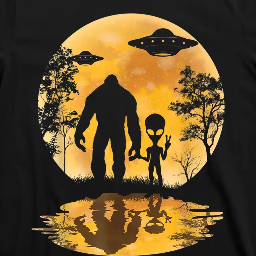 Alien Bigfoot Moon Sasquatch UFO Extraterrestrial Men Women T-Shirt