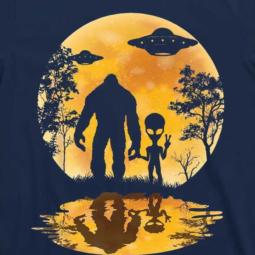 Alien Bigfoot Moon Sasquatch UFO Extraterrestria T-Shirt