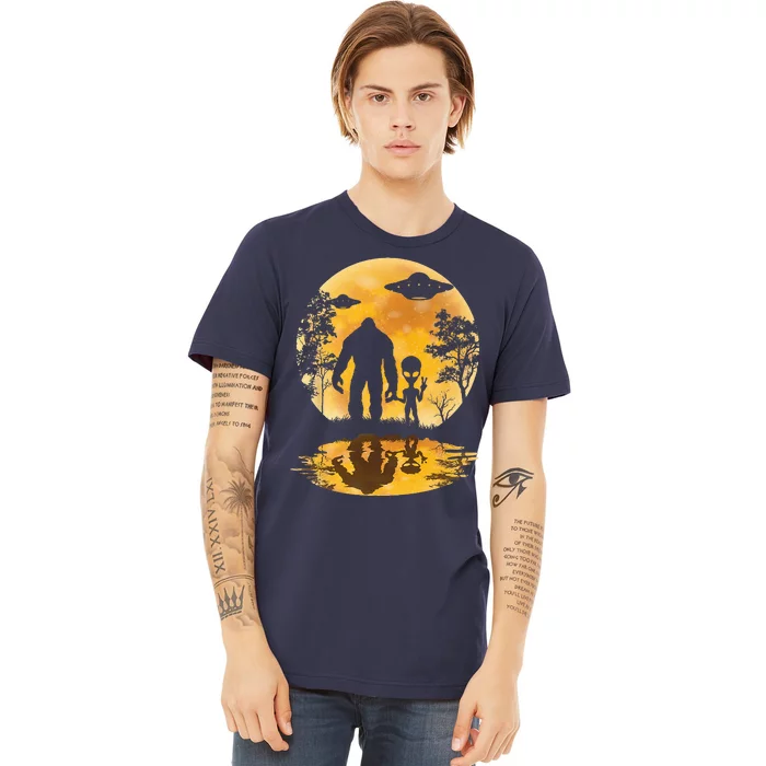 Alien Bigfoot Moon Sasquatch UFO Extraterrestria Premium T-Shirt