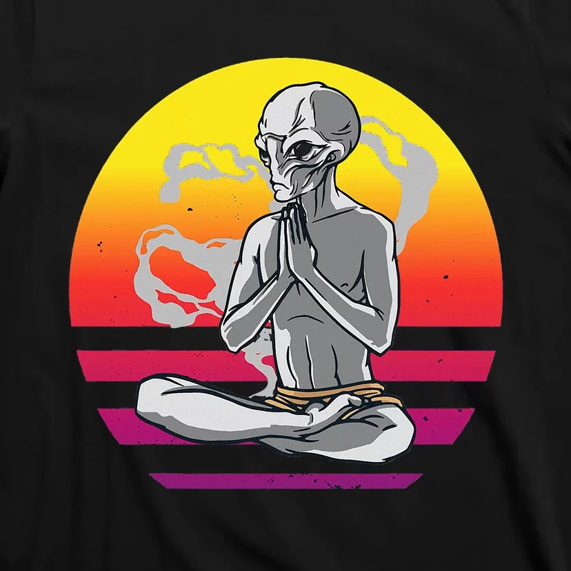 Alien Meditating Alien Yoga Meditationn Namaste Yoga Zen Ufo T-Shirt