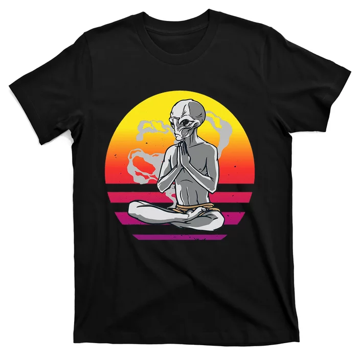 Alien Meditating Alien Yoga Meditationn Namaste Yoga Zen Ufo T-Shirt