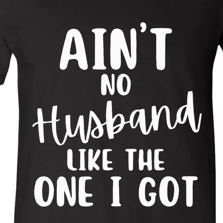 AinT No Husband Like The One I Got Family Reunion V-Neck T-Shirt