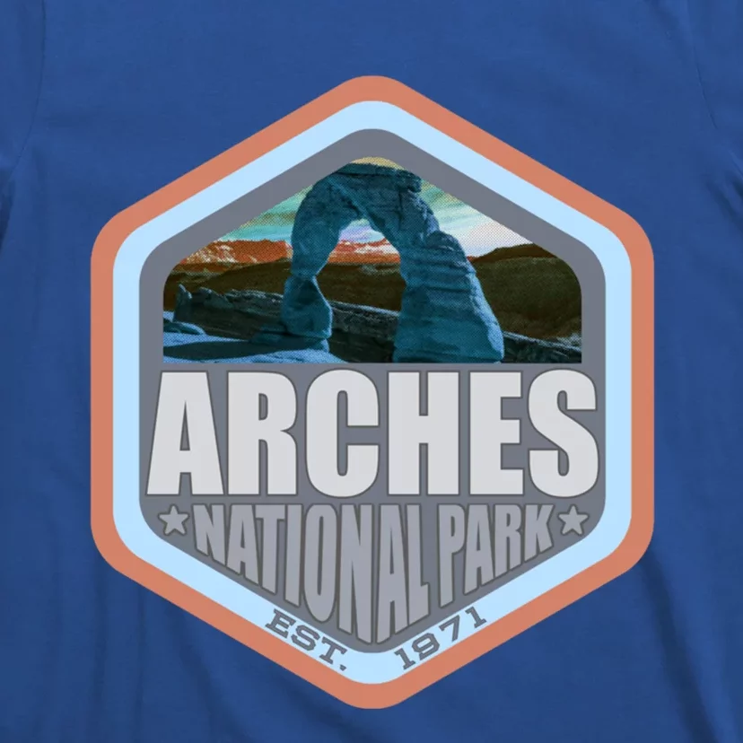 America National Park Arches Beautiful Design For Explorers Gift T-Shirt