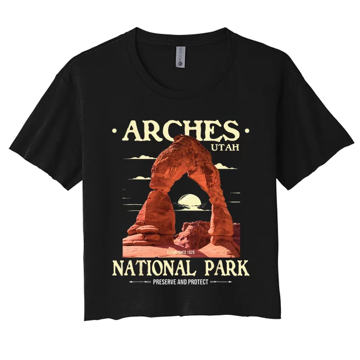 Arches National Park Retro Hiking & Camping Lover Women's Crop Top Tee