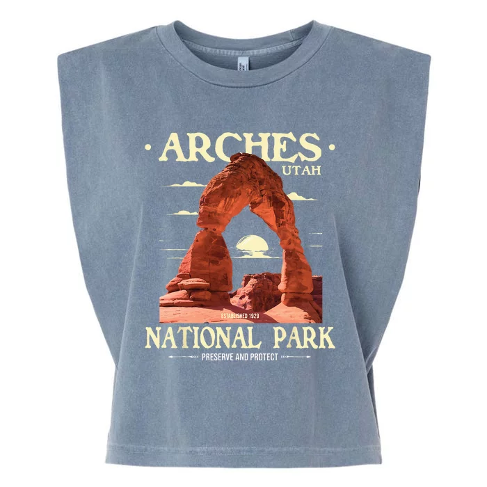 Arches National Park Retro Hiking & Camping Lover Garment-Dyed Women's Muscle Tee