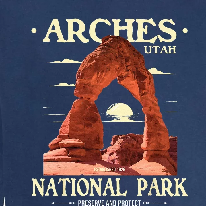 Arches National Park Retro Hiking & Camping Lover Garment-Dyed Sweatshirt