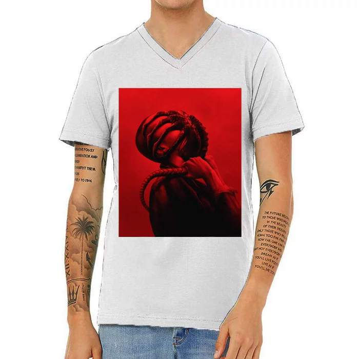 Alien Romulus Xenomorph Facehugger Attack Poster V-Neck T-Shirt