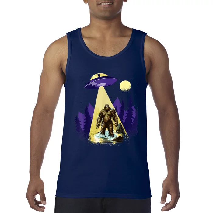 Alien UFO Bigfoot Sasquatch Hunter In National Park Tank Top