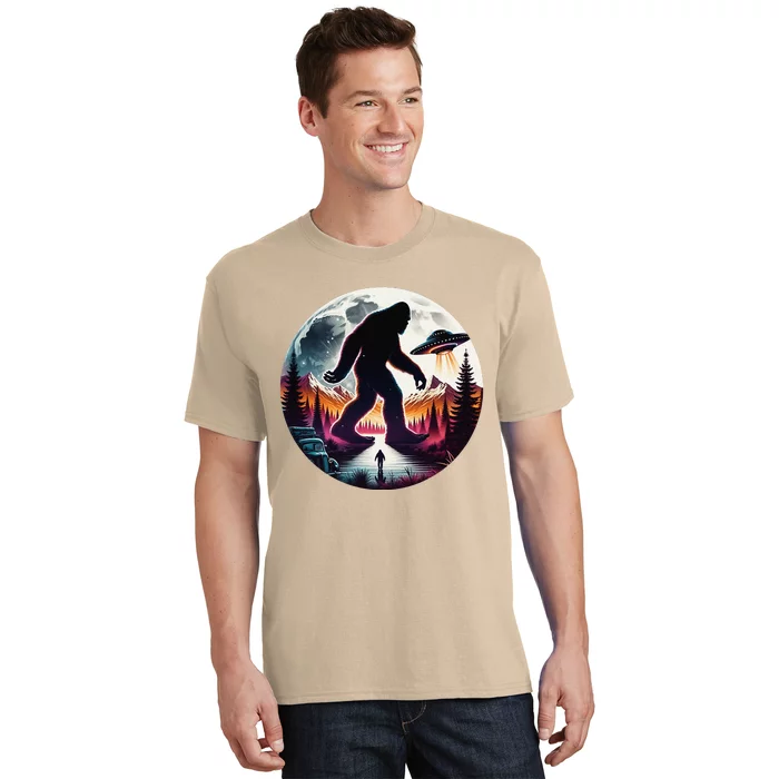 Bigfoot Alien Ufo Encounter T-Shirt