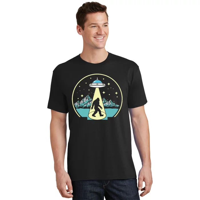 Bigfoot Abduction! Vintage Sasquatch & Ufo Alien Graphic T-Shirt