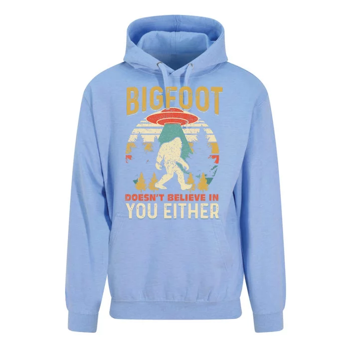 Bigfoot Doesnt Believe In You Either Funny Sasquatch Vintage Unisex Surf Hoodie