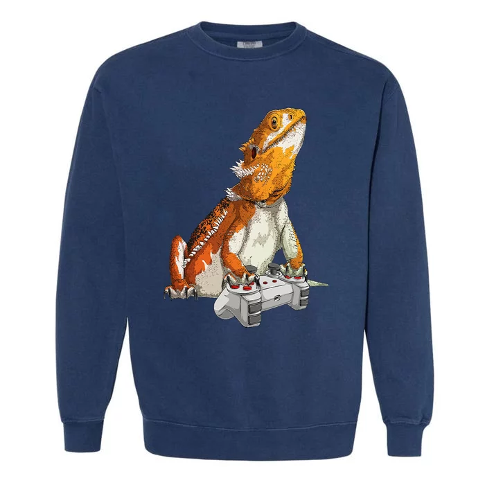 Bearded Dragon Playing Video Games Reptiles lizard Gamers Garment-Dyed Sweatshirt