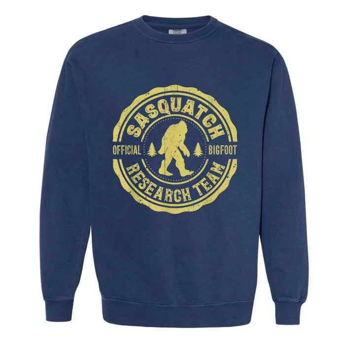 Bigfoot Finding Sasquatch Research Team Men Retro Vintage Garment-Dyed Sweatshirt