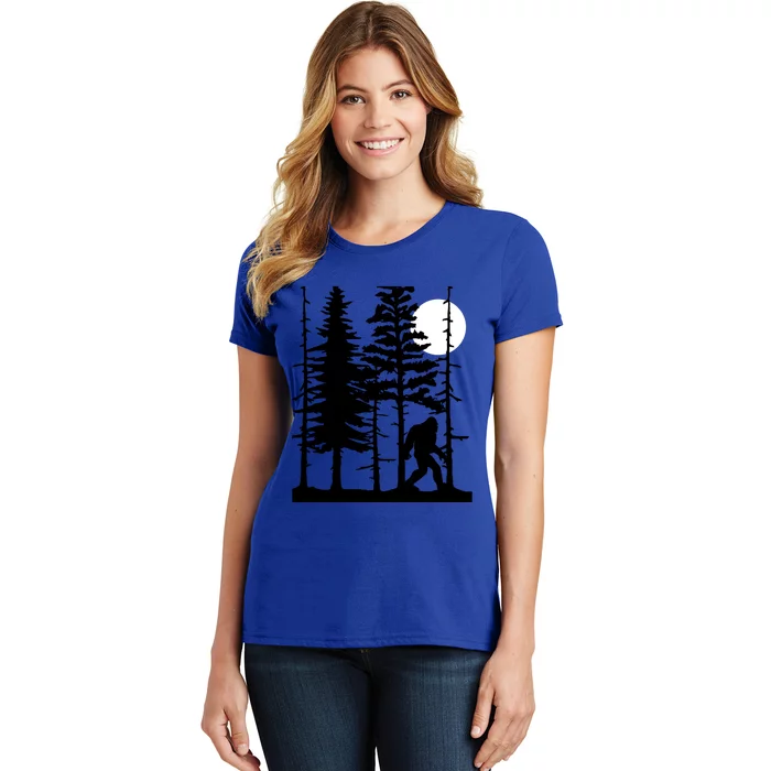 Bigfoot Hiding In Forest For Sasquatch Believers Gift Women's T-Shirt