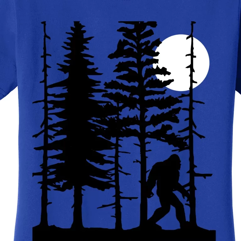 Bigfoot Hiding In Forest For Sasquatch Believers Gift Women's T-Shirt