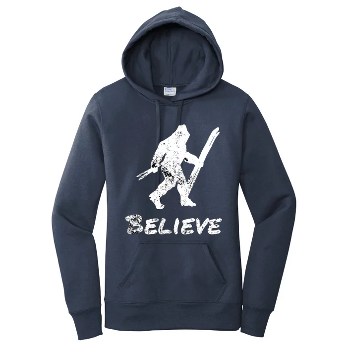 Bigfoot I Believe Skiing Funny Sasquatch Yeti Skiing Meaningful Gift Women's Pullover Hoodie