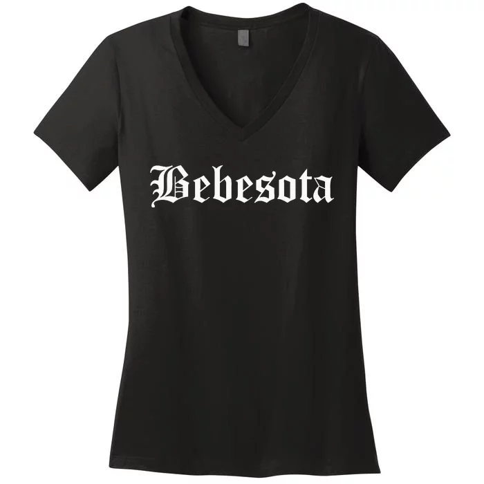 Bebesota Latina Conejo Malo Women's V-Neck T-Shirt