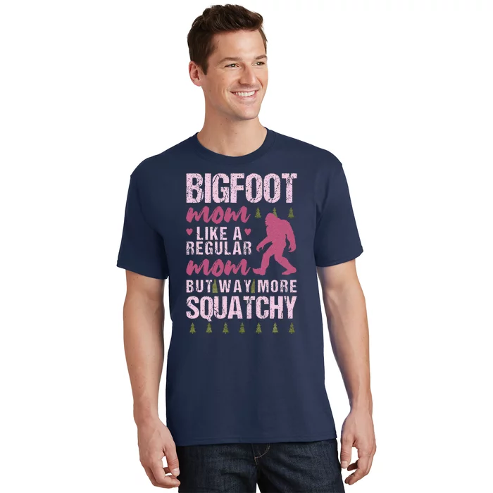 Bigfoot Mothers Day Mom Squatch Funny Sasquatch Distressed T-Shirt