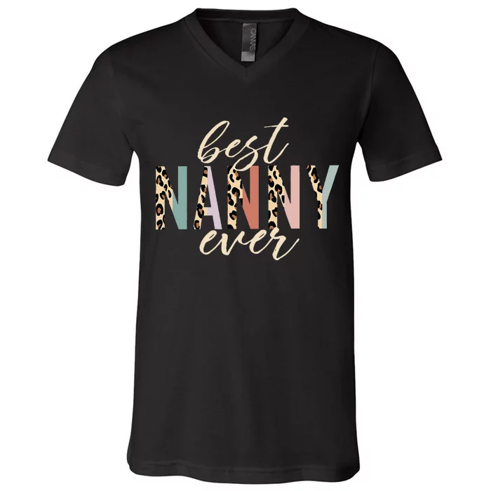 Best Nanny Ever Gifts Leopard Print Mothers Day V-Neck T-Shirt