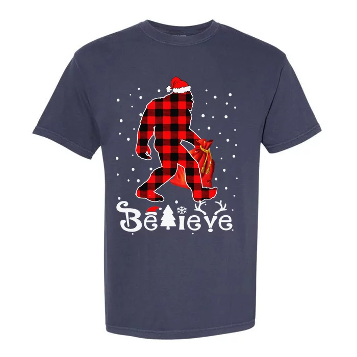 Buffalo Plaid Believe Bigfoot Santa Hat Christmas Funny Funny Garment-Dyed Heavyweight T-Shirt