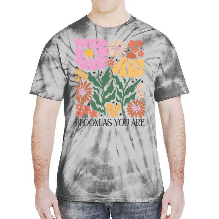 Boho Summer Flower Botanical Nature Lover Floral Wildflower Tie-Dye T-Shirt