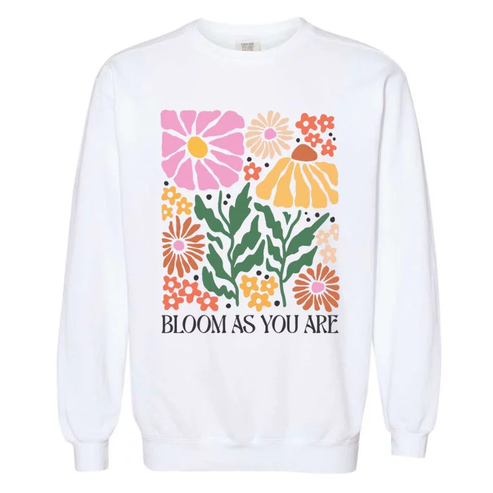 Boho Summer Flower Botanical Nature Lover Floral Wildflower Garment-Dyed Sweatshirt