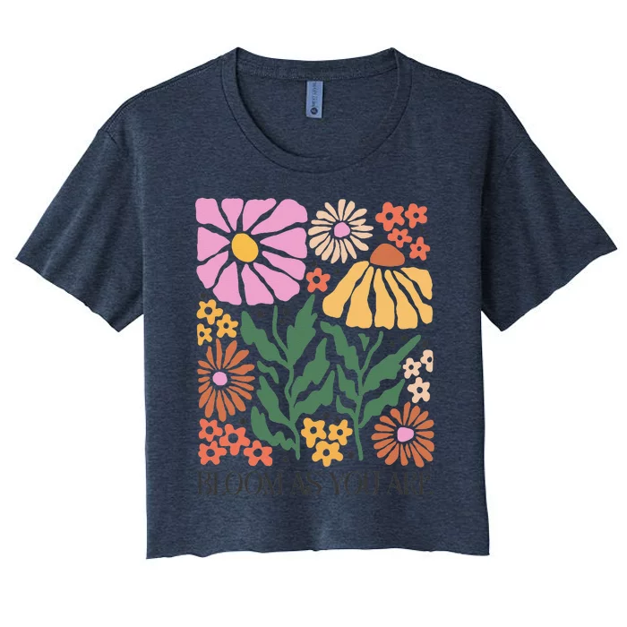 Boho Summer Flower Botanical Nature Lover Floral Wildflower Women's Crop Top Tee