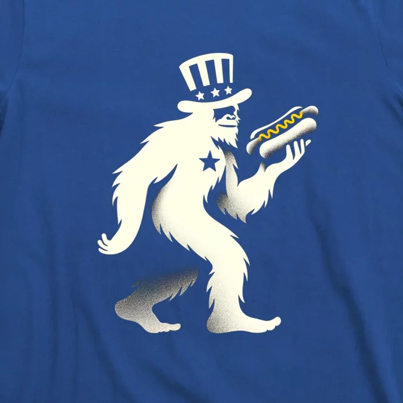 Bigfoot Sasquatch Holding Hotdog 4th Of July Gift T-Shirt