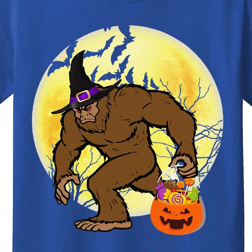 Bigfoot Witch Holding Jackolantern Pumpkin Happy Halloween Kids T-Shirt