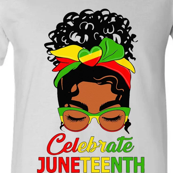 Black Wo Messy Bun Juneteenth Celebrate Indepedence Day V-Neck T-Shirt