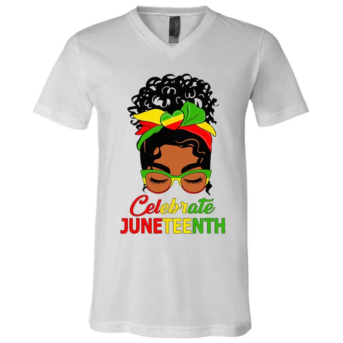 Black Wo Messy Bun Juneteenth Celebrate Indepedence Day V-Neck T-Shirt