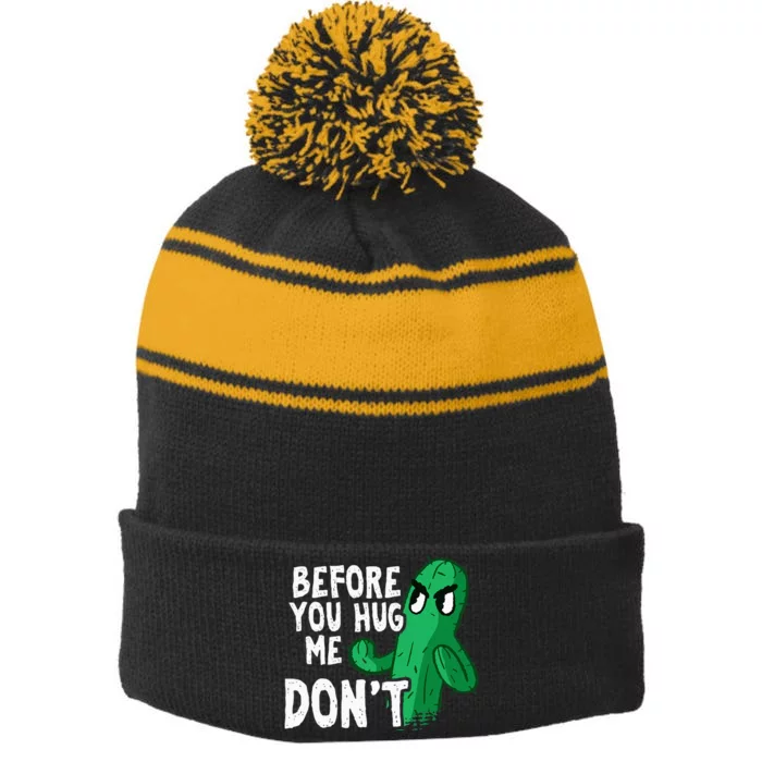 Before you hug me don't – Sarcasm quote no hugs not a hugger Stripe Pom Pom Beanie