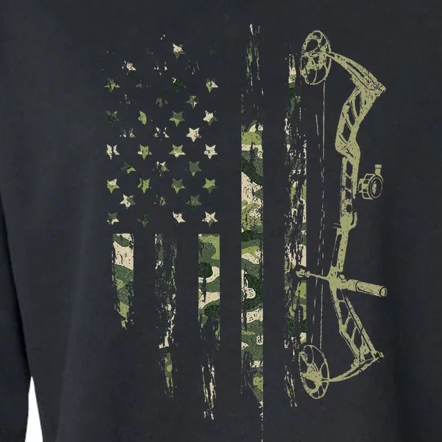 Camo American Flag Bowhunting Bow Archery Deer Hunting Gift Cropped Pullover Crew