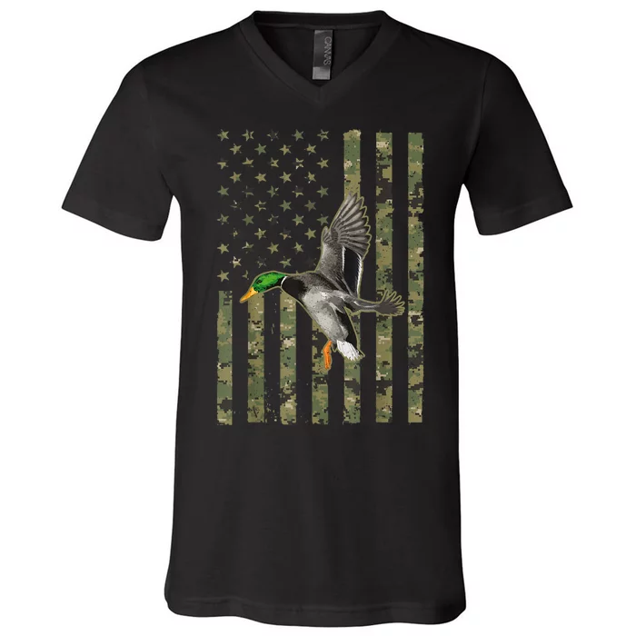 Camo American Flag Duck Hunting Goose Hunt Duck Hunter Gift V-Neck T-Shirt