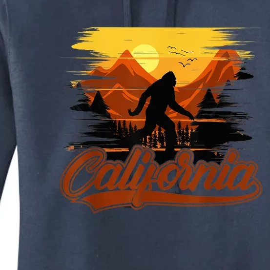 California bigfoot USA woman  children Women's Pullover Hoodie