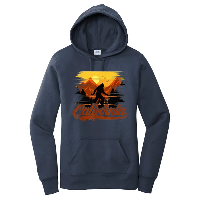 California bigfoot USA woman  children Women's Pullover Hoodie