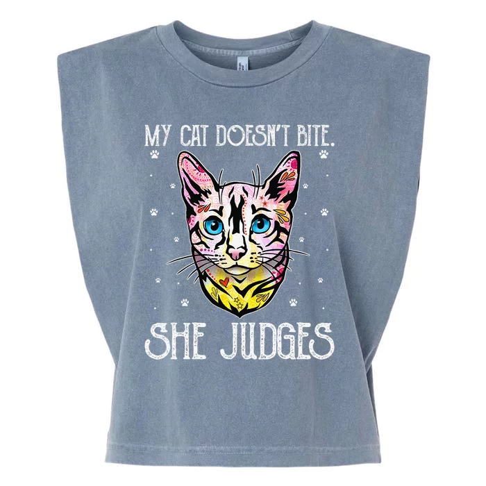 Cat Doesn't Bite She Judges Cat Mom Sarcastic Cat Dad Garment-Dyed Women's Muscle Tee