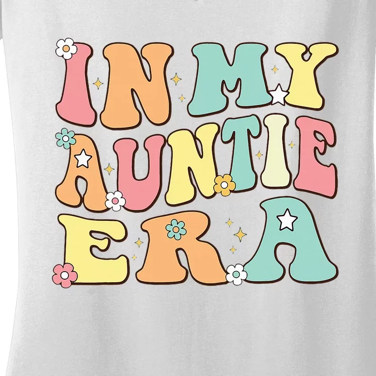 Christmas Groovy Auntie Era Baby Announcement Women's V-Neck T-Shirt