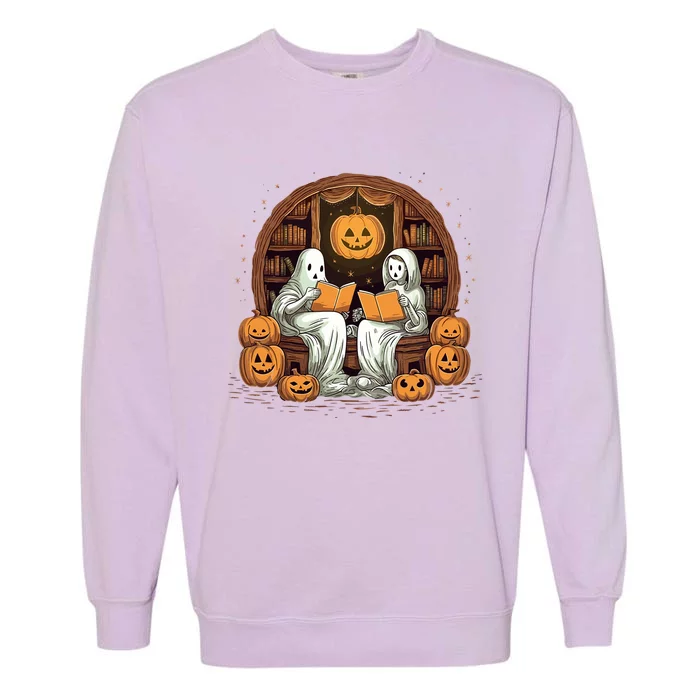 Cute Ghost Reading Books Halloween Librarian Book Gift Garment-Dyed Sweatshirt