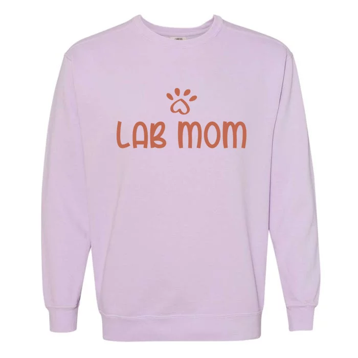 Chocolate Lab Mom Valentine's Day Labrador Mama Gift Garment-Dyed Sweatshirt