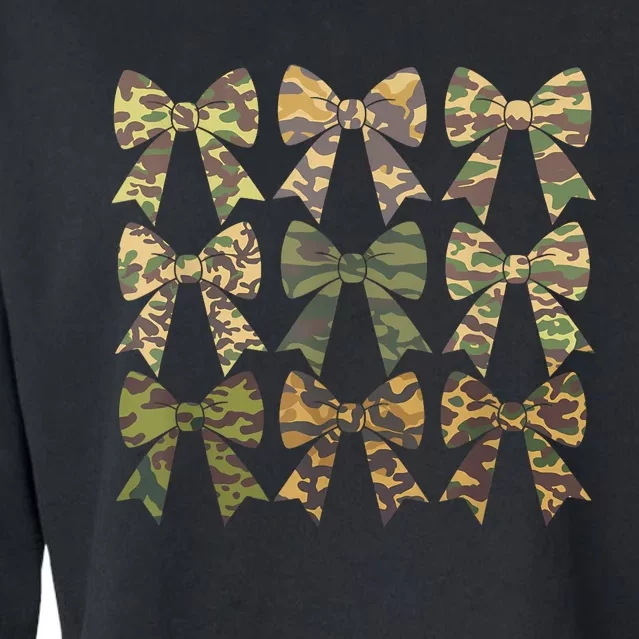 Camouflage Old Camo Bow Camo Coquette Bow Hunting Women Girl Cropped Pullover Crew